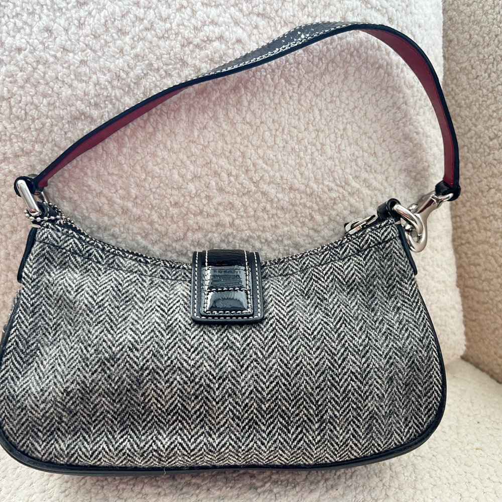 Vintage Coach Wool Herringbone Shoulder Bag Patent Leather Trim Heart Charm - Picture 5 of 8